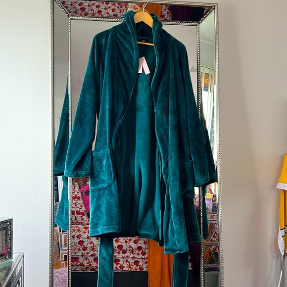 Victoria's Secret Other - NWT VS Plush Robe